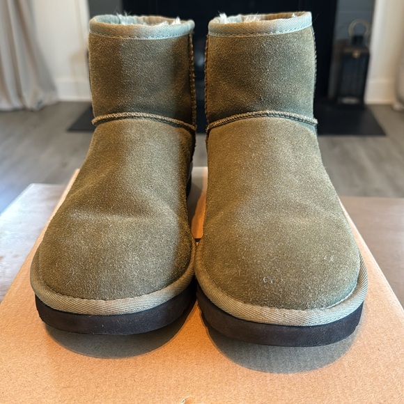 Ugg Classic Mini Side Logo - Picture 8 of 9